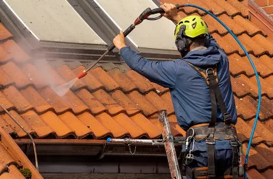 Démoussage et hydrofuge de toiture à Corrombles